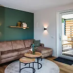 Poolside Escape With Sauna Semesterbostad *
