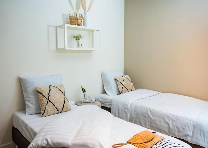 بيت للعطل Poolside Escape With Sauna *