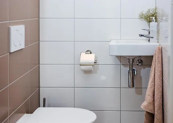 بيت للعطل Poolside Escape With Sauna *