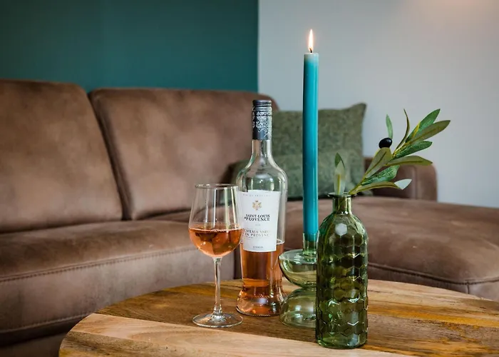 Poolside Escape With Sauna Hébergement de vacances *