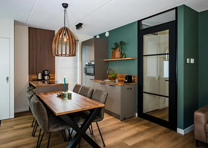 بيت للعطل Poolside Escape With Sauna *